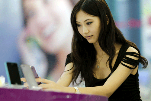 Mobile apps chip away at SMS