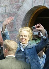 親善大使妮可 出訪敏感地帶科索沃