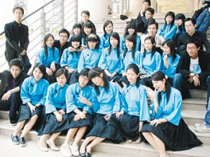 沈陽大學“五四”畢業照風靡校園