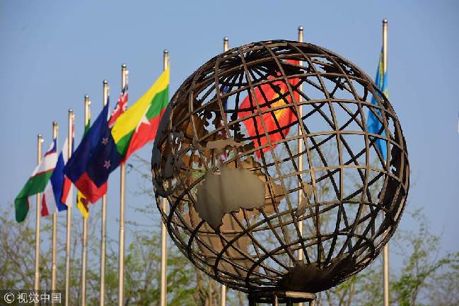 我們回顧了博鰲亞洲論壇十八年上百個主題，發現……