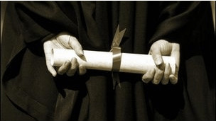 政府錯估教育耗資 英國學生或?qū)⒙駟? style=