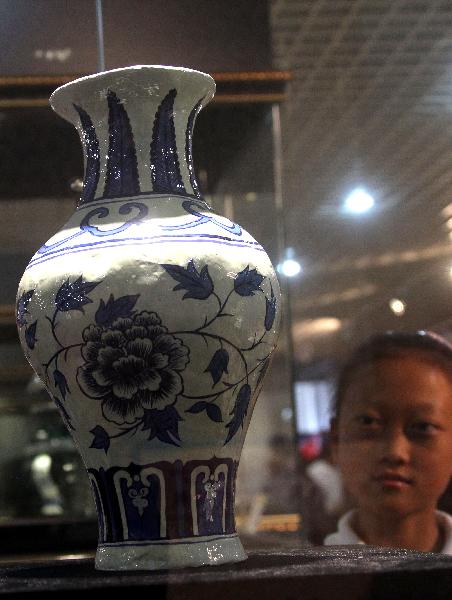 Intangible cultural heritage exhibition opens in Beijing prior to Children's Day