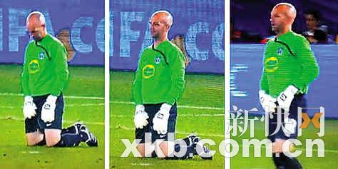 世俱杯門神賽場撒尿被拍 內(nèi)急能否場上解決