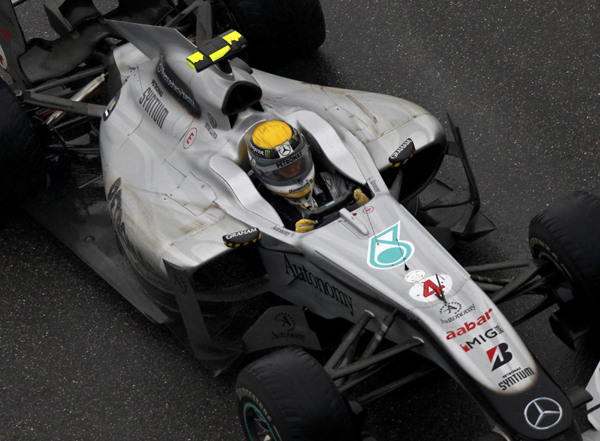 巴頓奪得F1大獎賽中國站冠軍