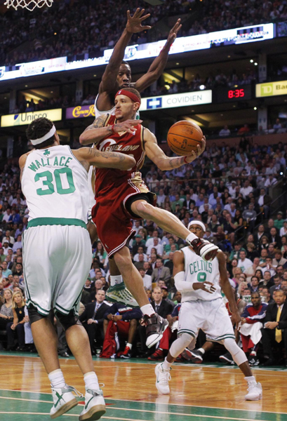 NBA：詹姆斯三雙騎士黯然出局 綠衫軍4:2晉級戰魔術