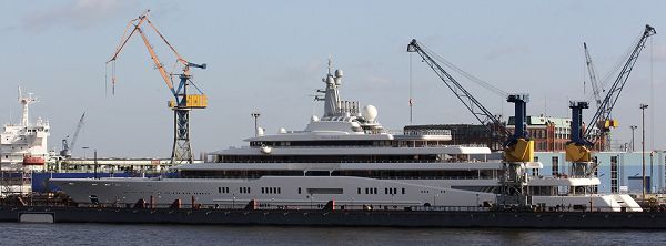 阿布7億鎊游艇德國試航 自帶潛艇能防導彈