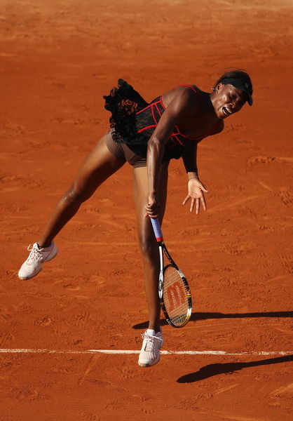 大威越來越性感 身著惹火蕾絲網(wǎng)球裙