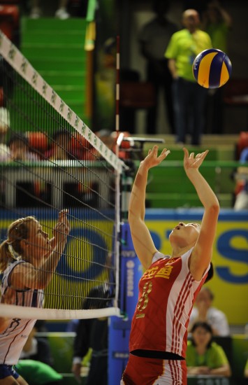 瑞士女排精英賽：中國3:1逆轉(zhuǎn)俄羅斯躋身決賽