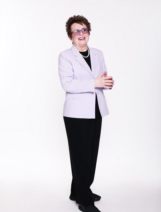 眾球星拍攝寫真 莎娃領(lǐng)銜沃茲大秀美背