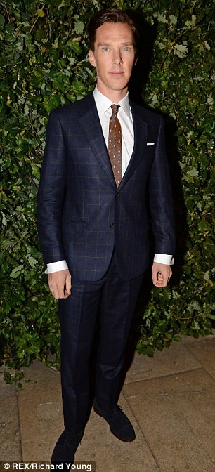 小貝辣妹出席時(shí)尚派對(duì) 萬(wàn)人迷展示新紋身