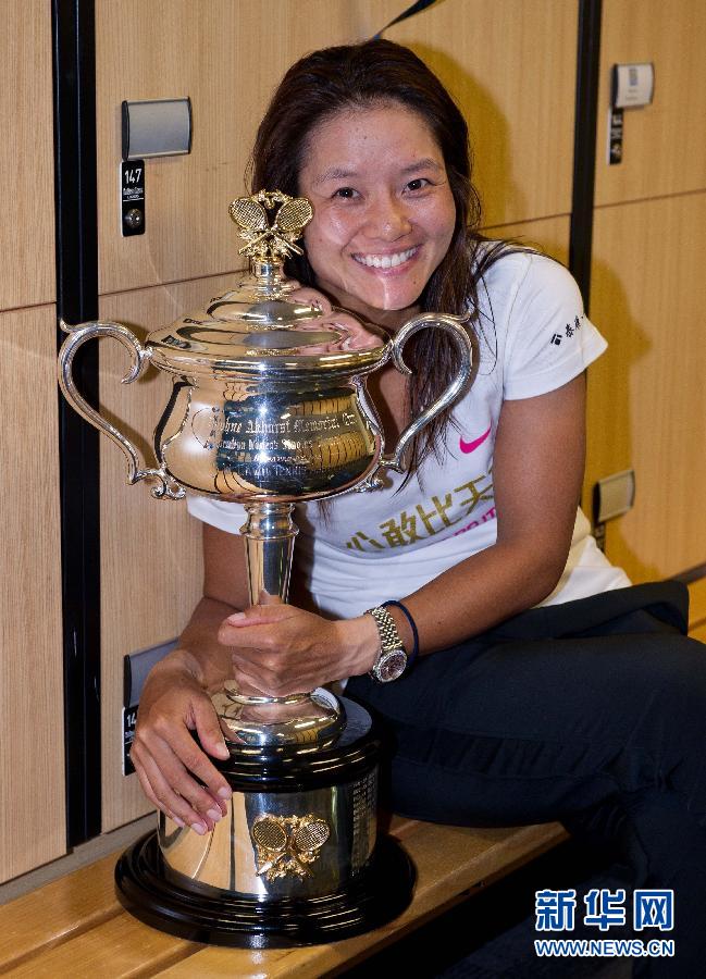 澳網：李娜2:0力克齊布娃 職業生涯再奪大滿貫