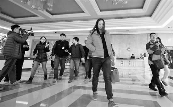 湖北省獎(jiǎng)勵(lì)李娜80萬引爭(zhēng)議 李娜全程沒有笑臉