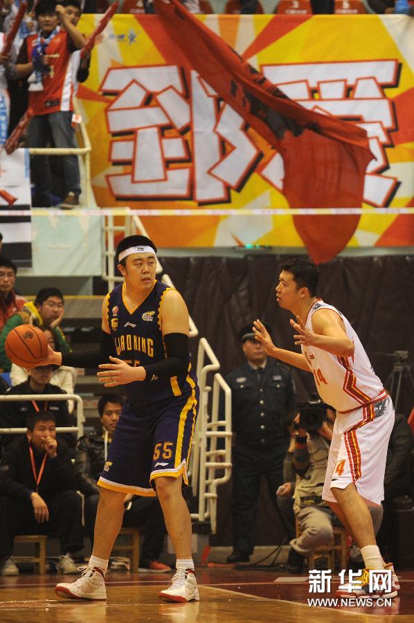 “郅敬傳奇”：王治郅二十載籃球生涯謝幕